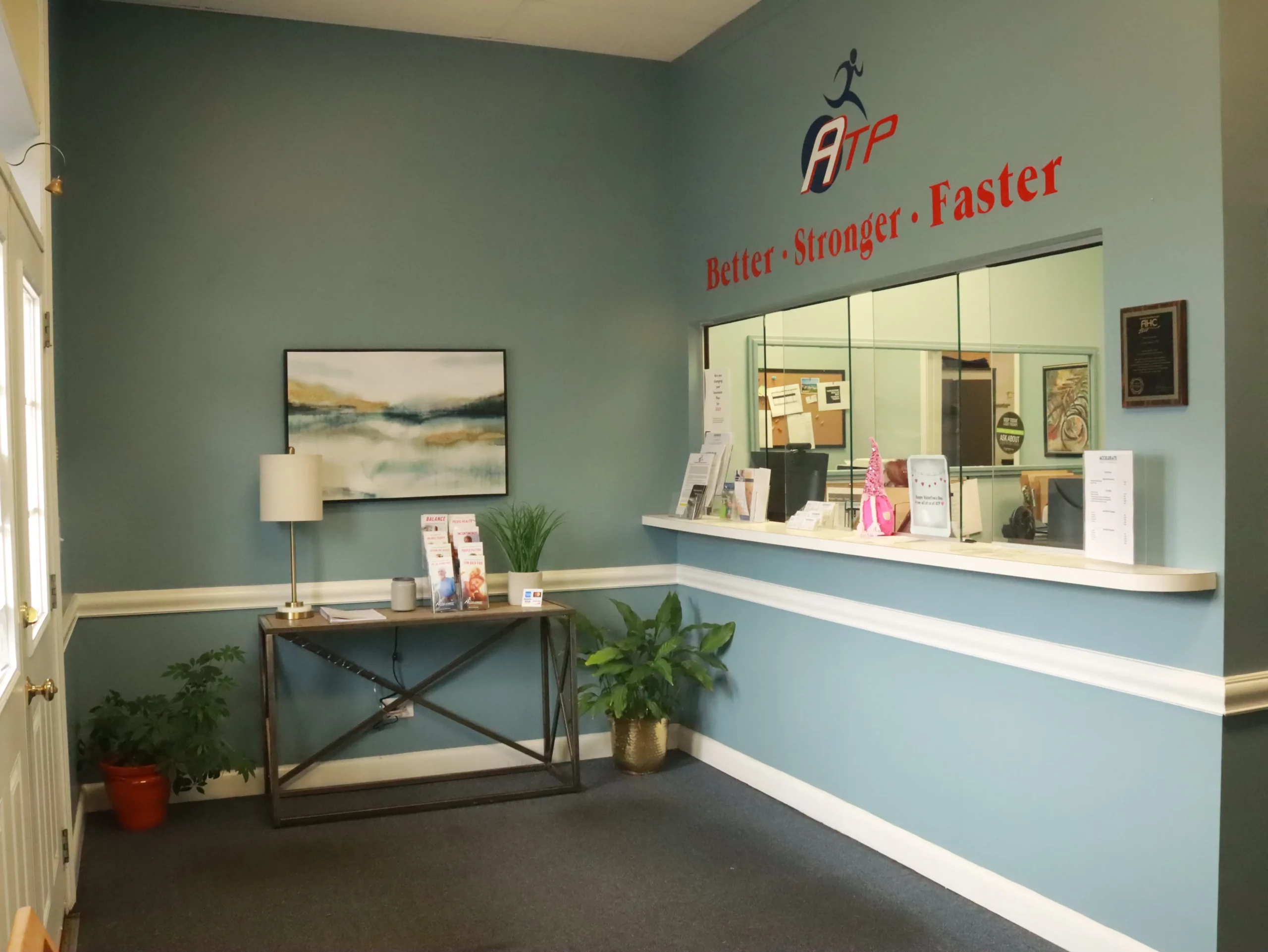 Accelerate_physical_therapy_concord_physical_therapy_clinic_front_desk (1)
